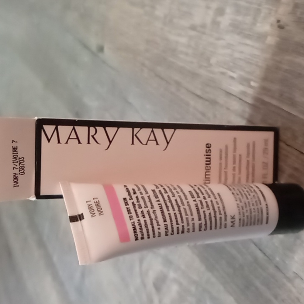 Mary Kay Luminous Wear Foundation Ivory 7